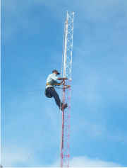Montaje de la nueva antena de ADEOM FM 98.1 ...